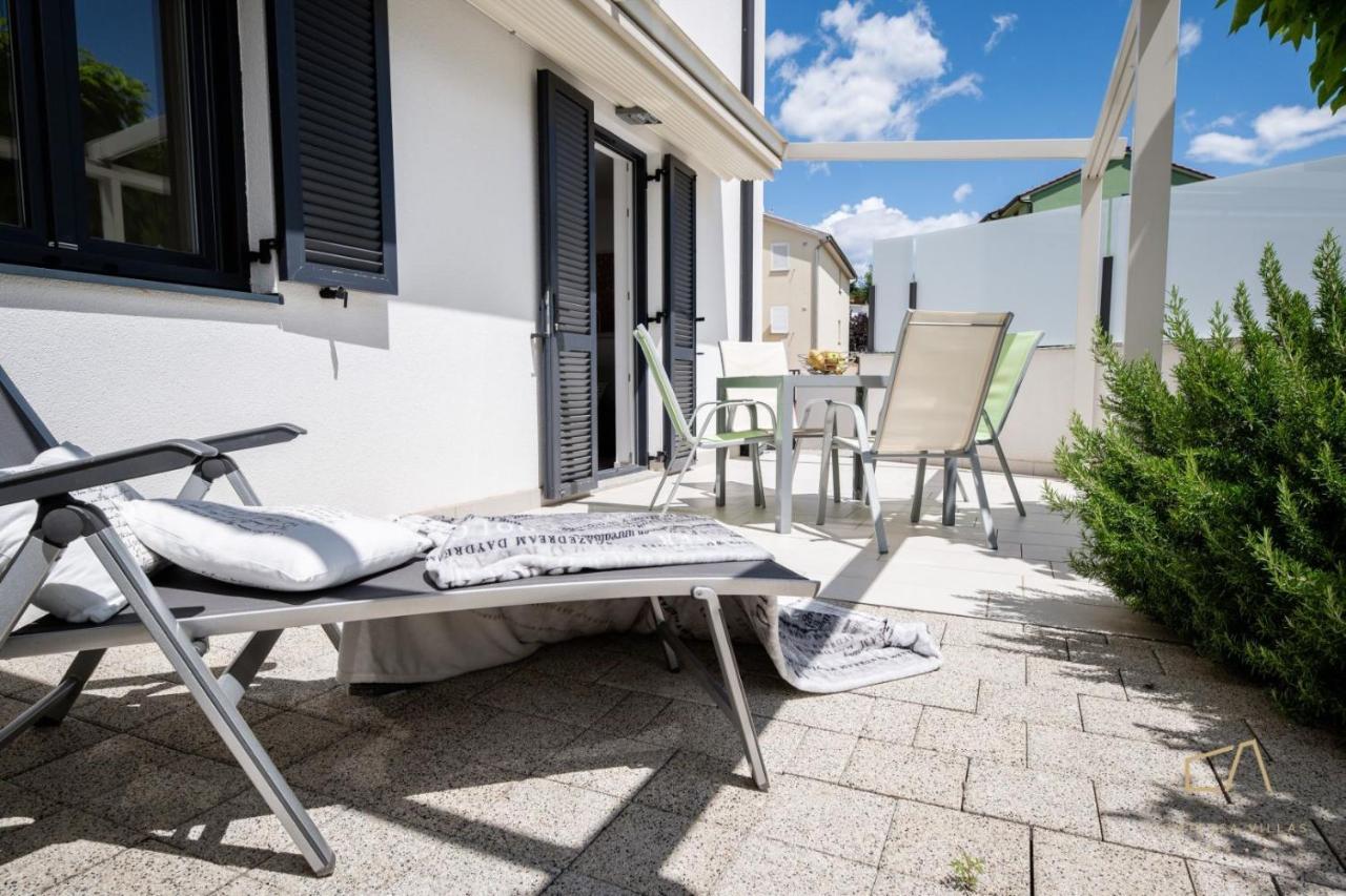 Apartments Iskra Малинска Экстерьер фото